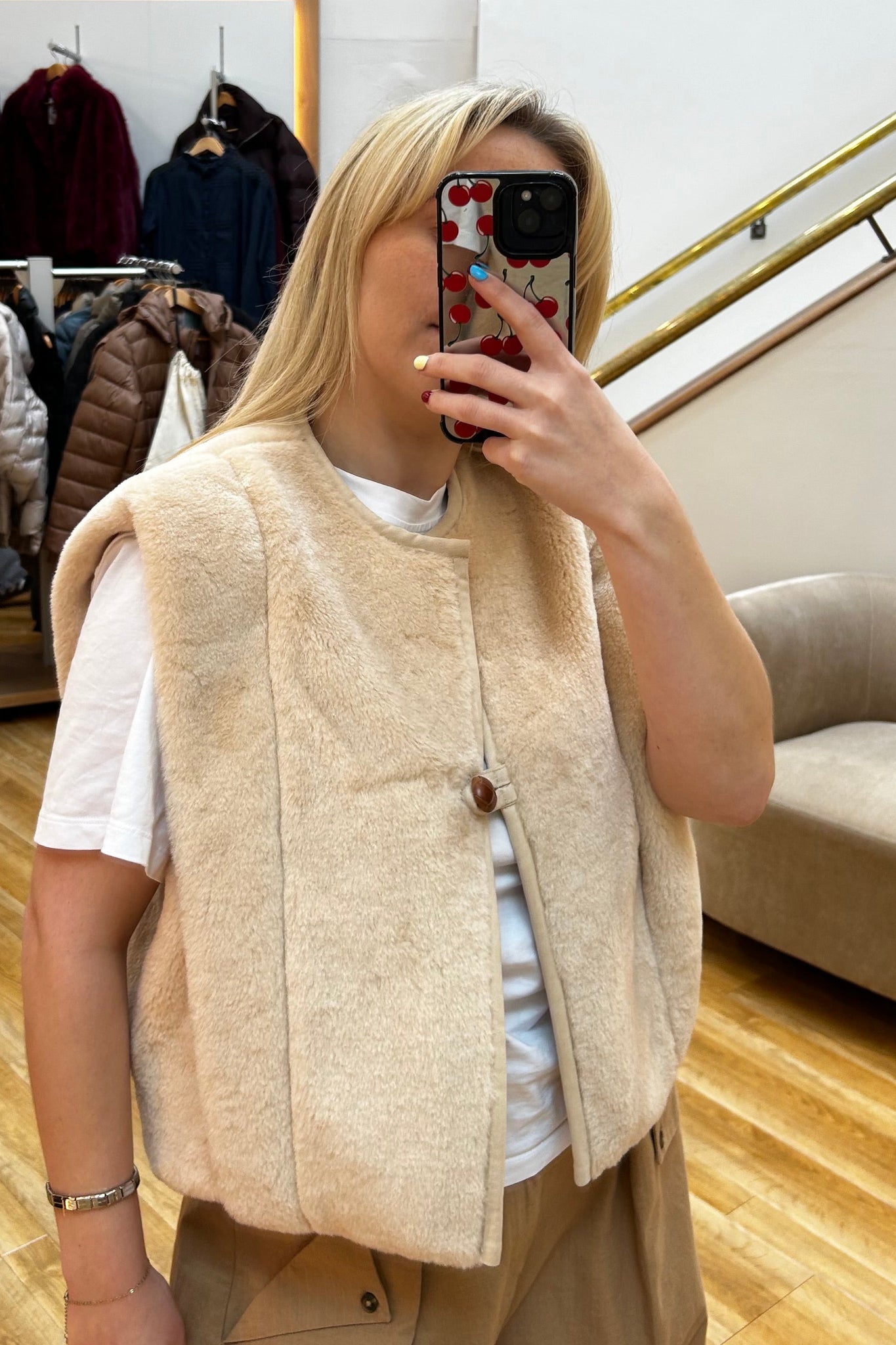 Suncoo Diego Short Sleeveless Faux Fur Jacket Gilet